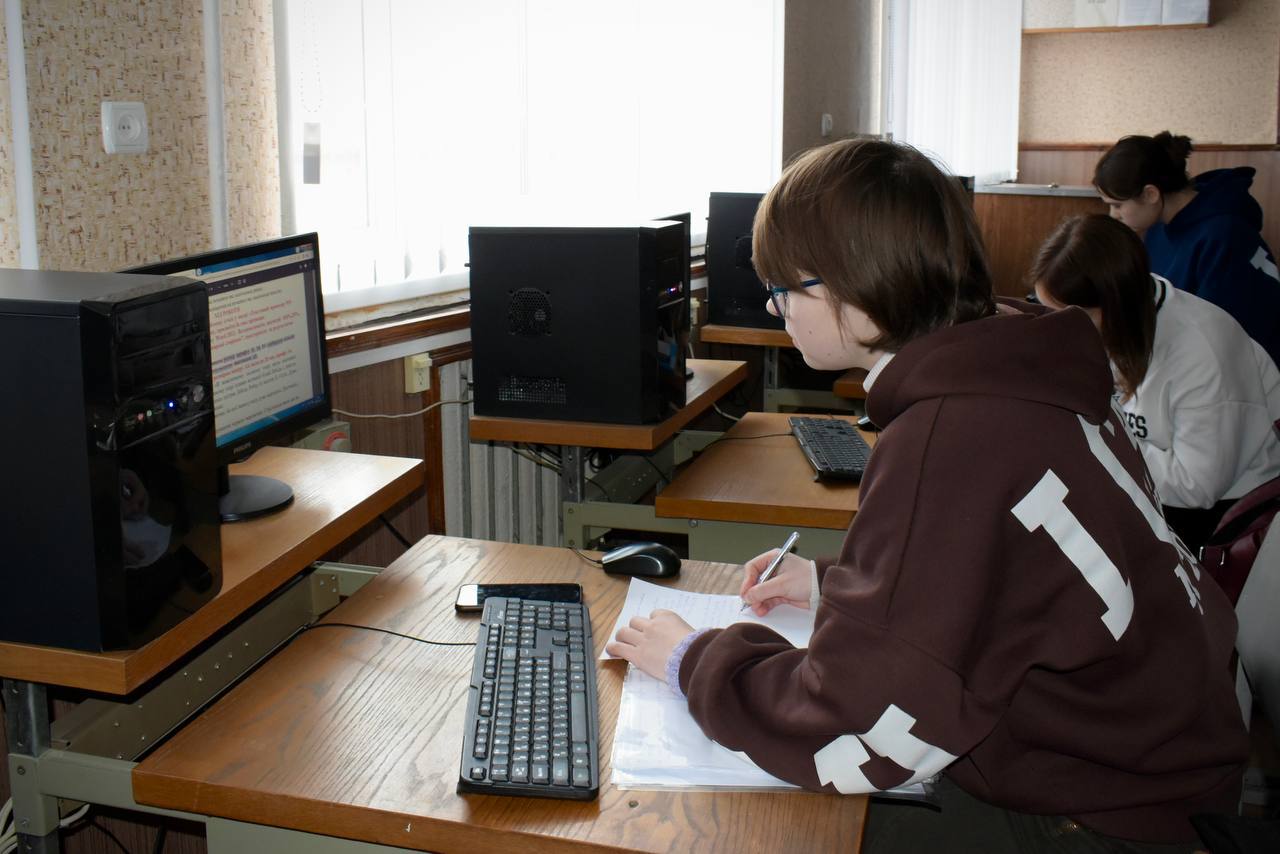 Антон Чубенко здійснив моніторинг тимчасових екзаменаційних центрів для проведення НМТ-2024 на Полтавщин