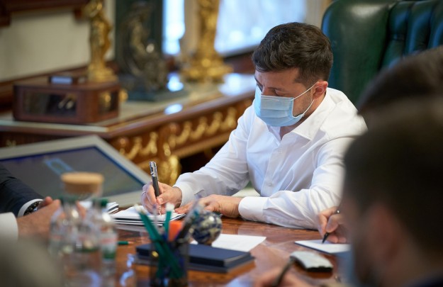 Вакцинація проти COVID-19 в Україні буде безкоштовною – Президент