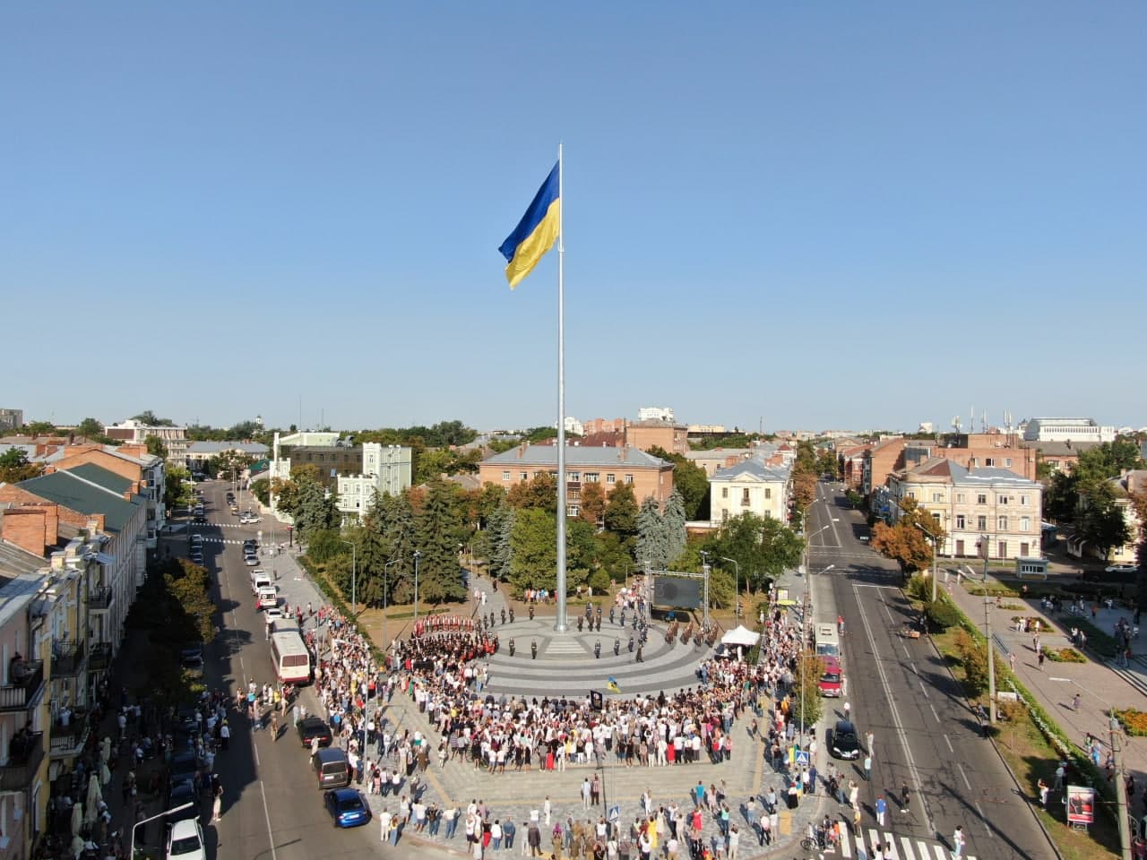 У Полтаві, поблизу найбільшого синьо-жовтого прапора, створять Меморіал захисникам незалежності України –  Олег Синєгубов