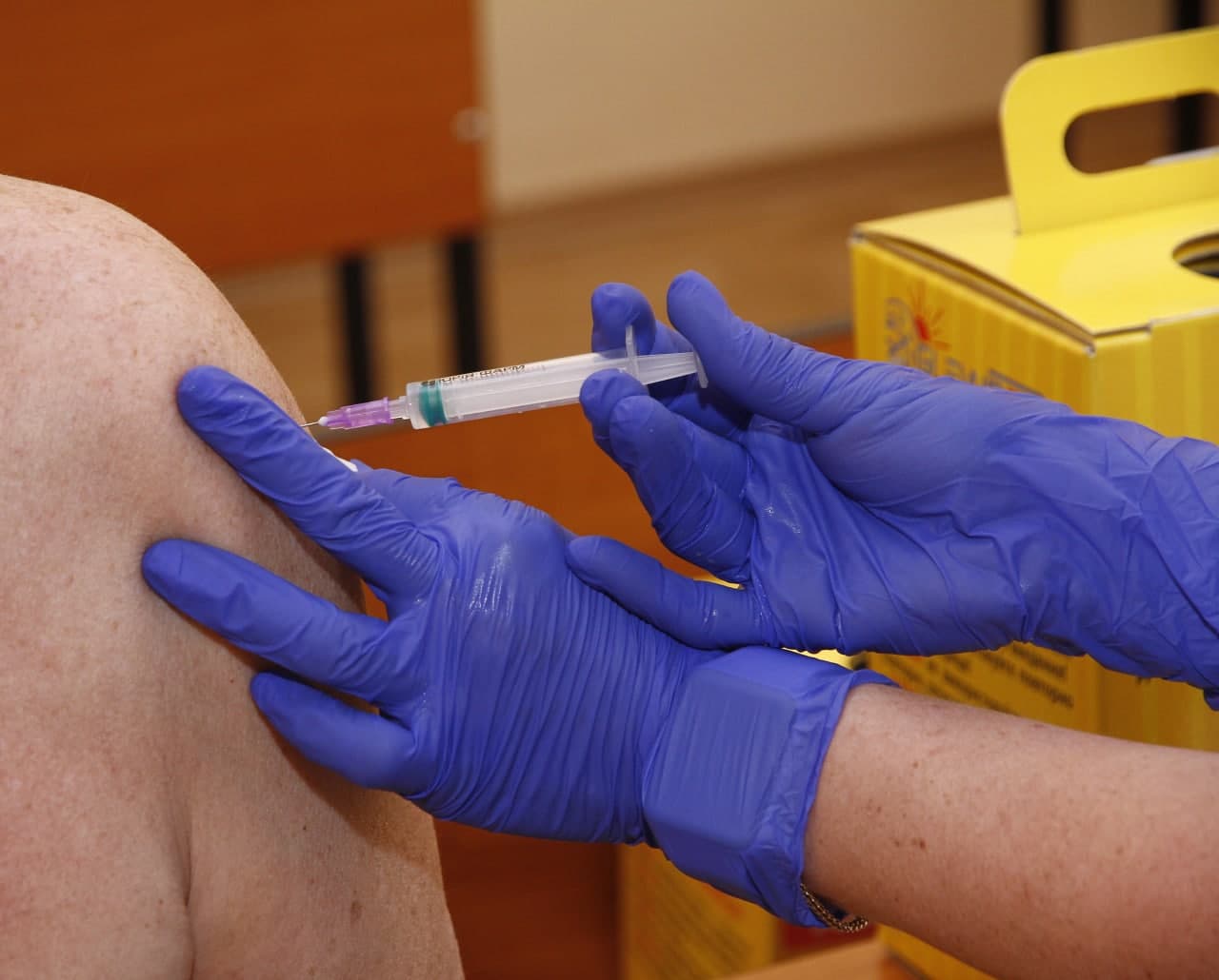 Для чого вводять бустерну дозу вакцини від COVID-19?