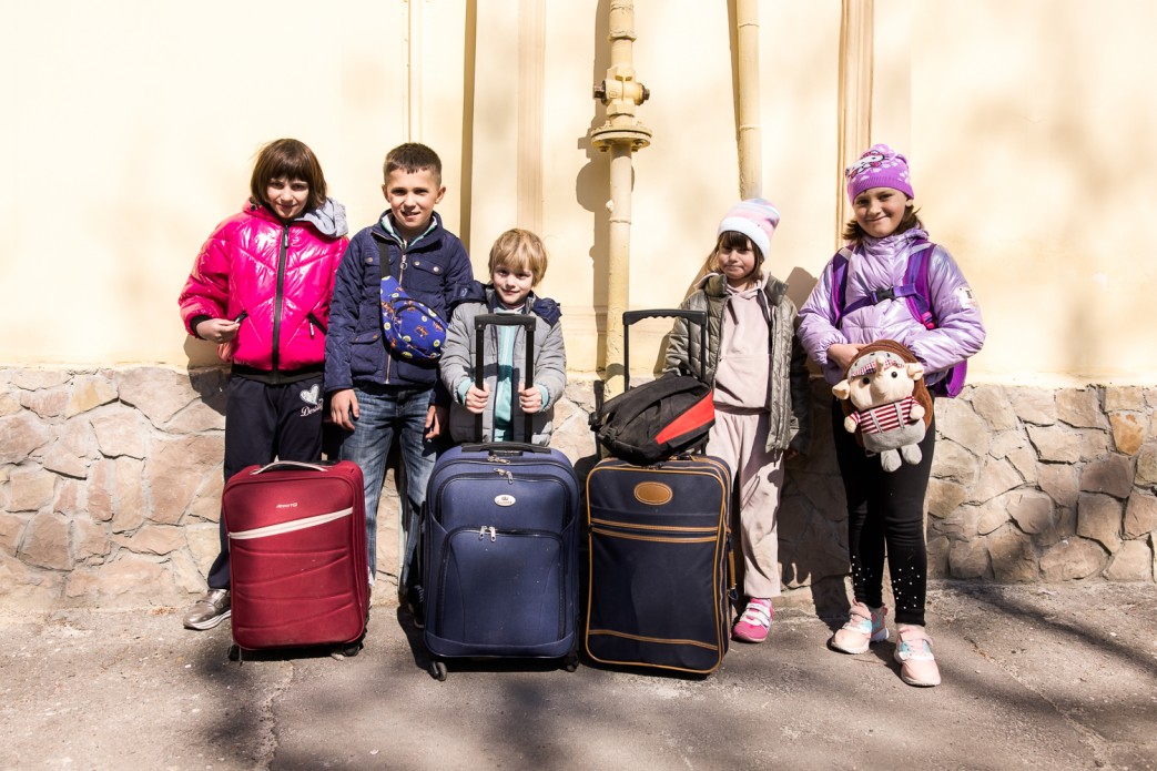 112 українських дітей-сиріт і дітей з інвалідністю вирушили в австрійський Інсбрук