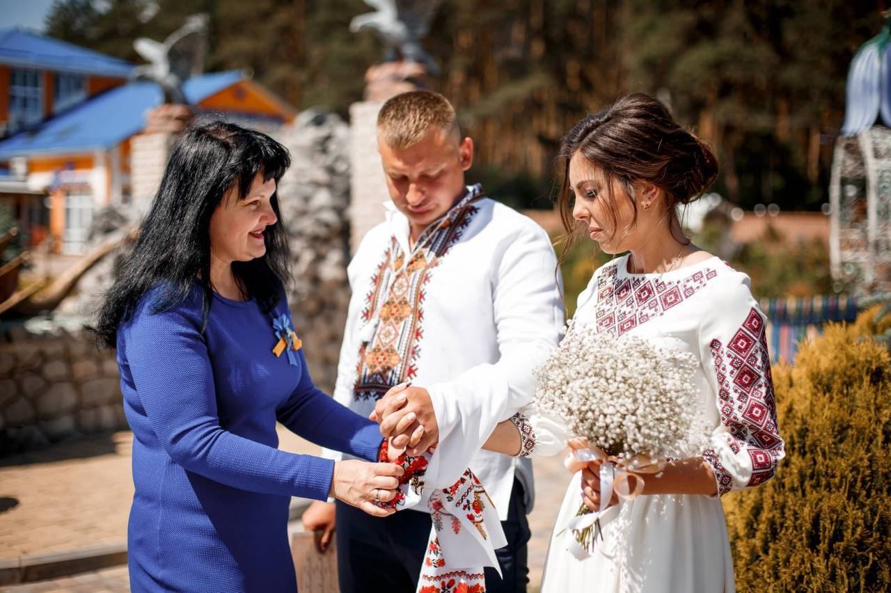 290 пар зареєструвала шлюб за тиждень на Полтавщині 