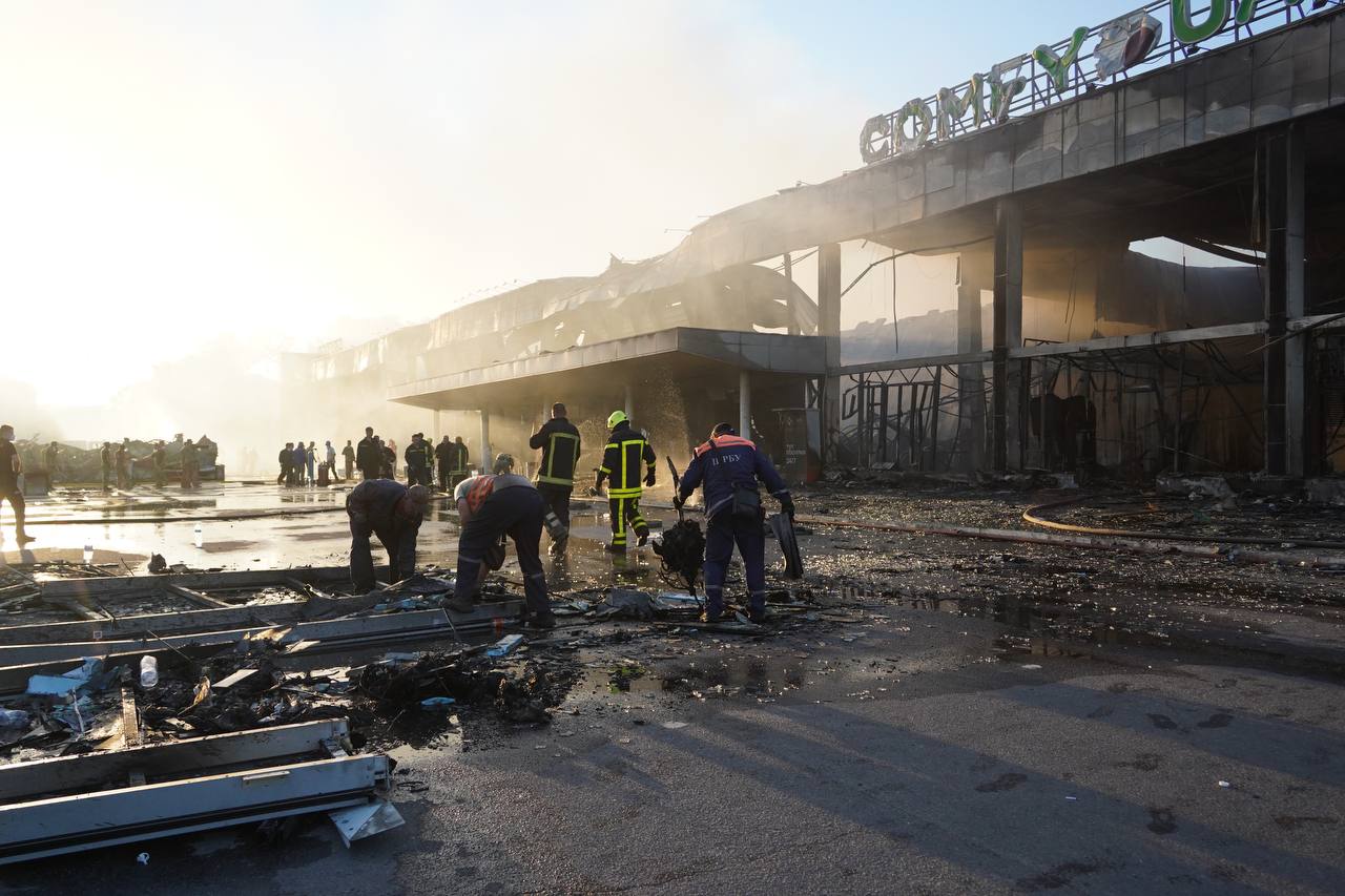 Рятувальники  завершили пошуково-рятувальні роботи на місці зруйнованого ТЦ «Амстор» 