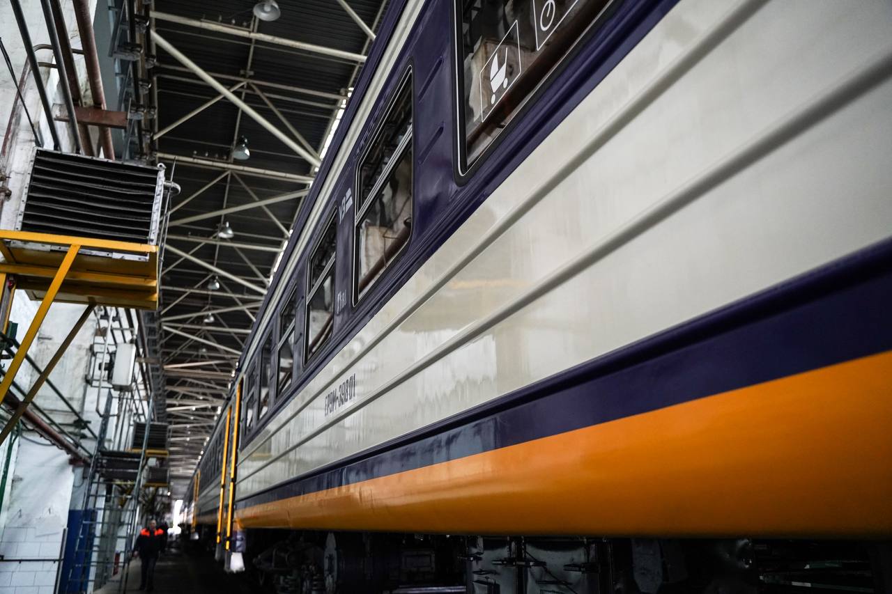 «Укрзалізниця» розрахувалася з Крюківським вагонобудівним заводом за 100 пасажирських вагонів