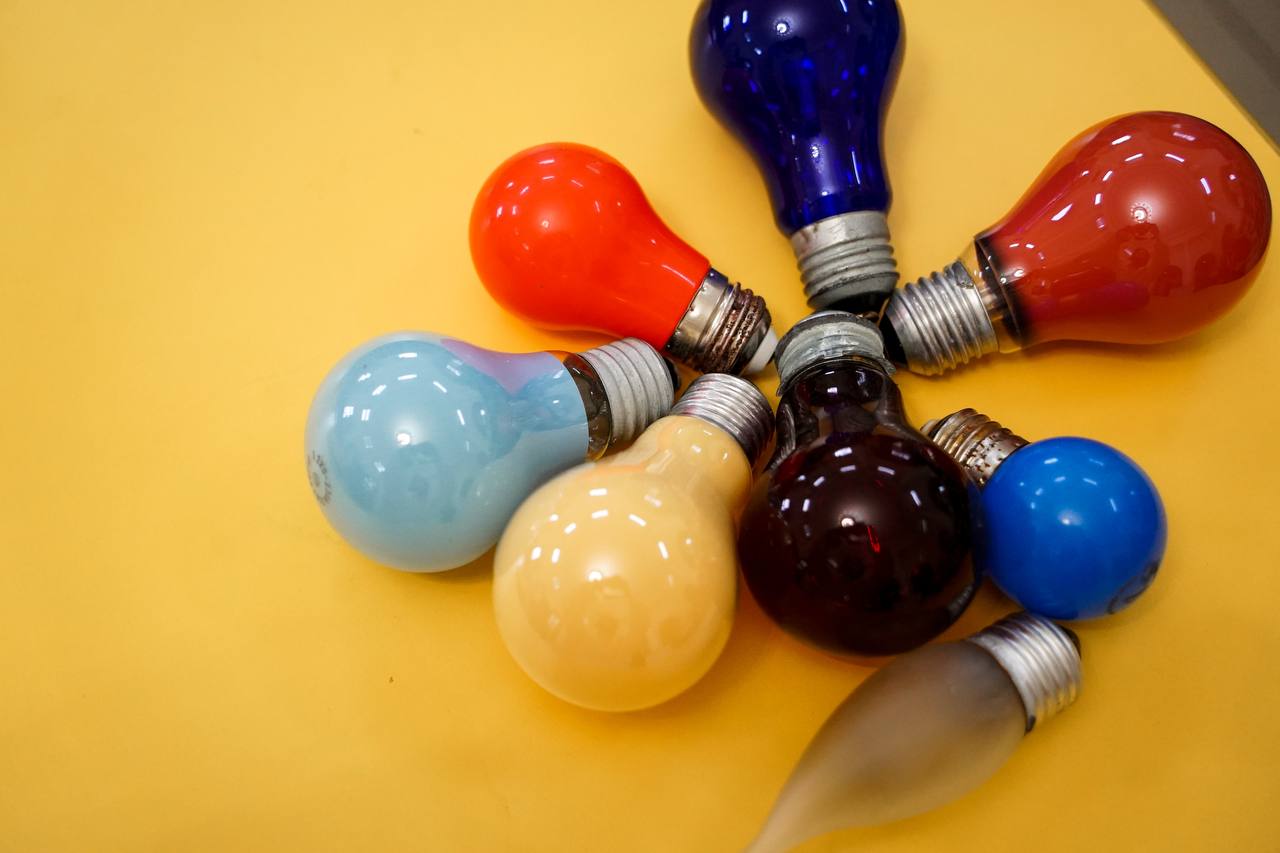 Понад 40 навчальних і медичних закладів області вже обміняли 8800 старих ламп на нові LED