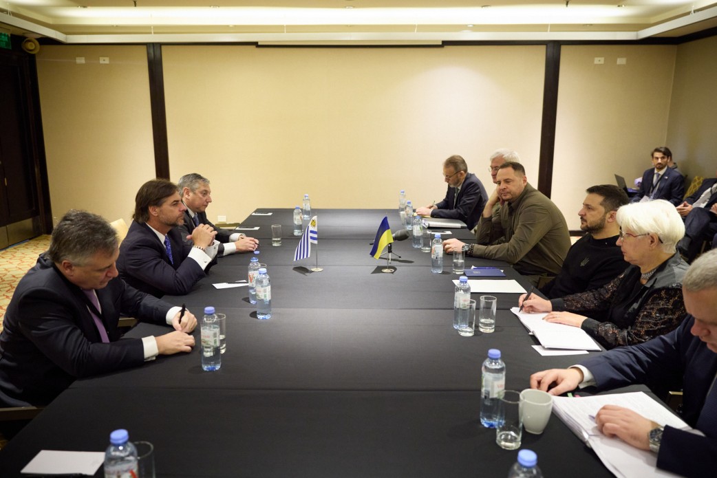 Президент України в Буенос-Айресі зустрівся з Президентом Уругваю