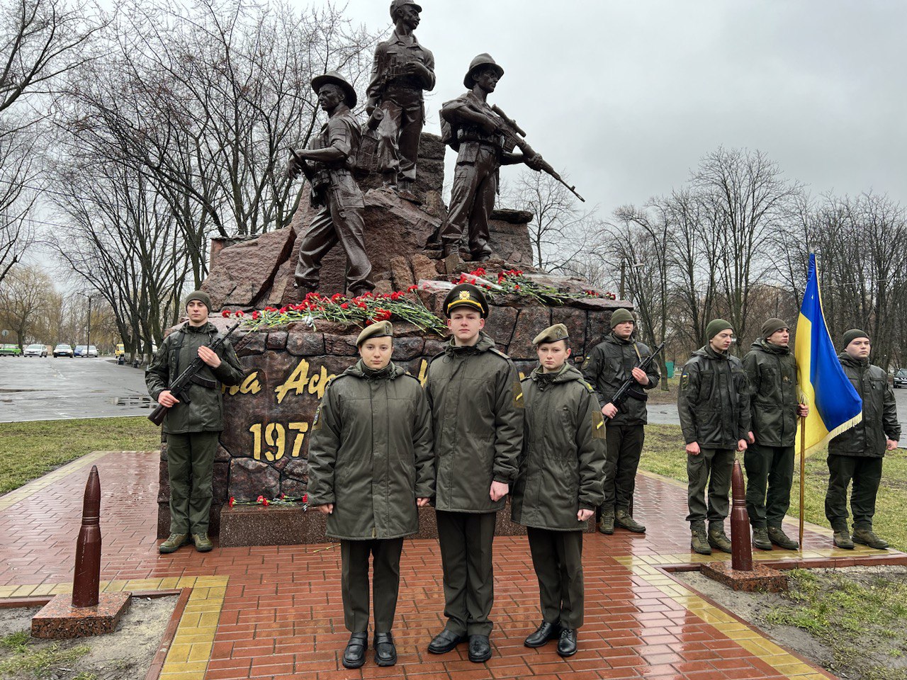 Учні Кременчуцького ліцею з посиленою військово-фізичною підготовкою вшанували пам’ять учасників бойових дій на території інших держав