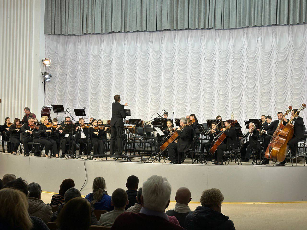 Симфонічний оркестр презентував концертну програму для захисників , ВПО та жителів міста