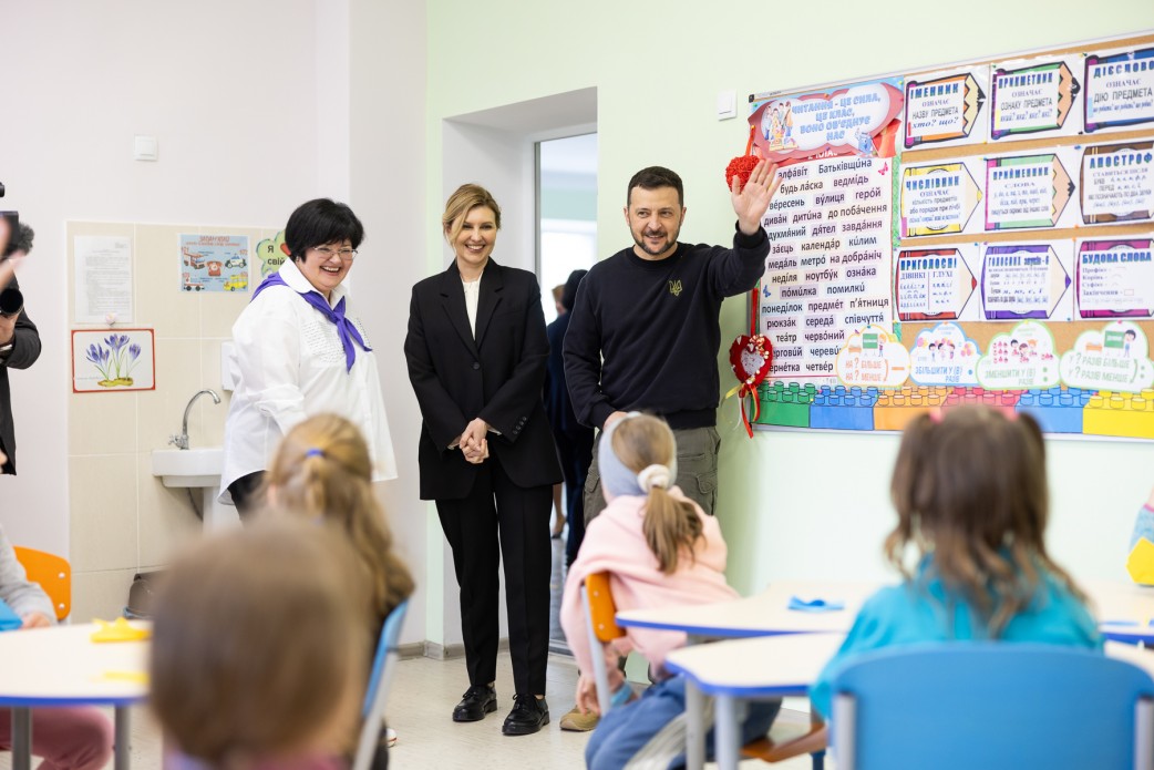 Президент і перша леді у Славутичі відвідали гімназію та підприємство переселенців із Маріуполя